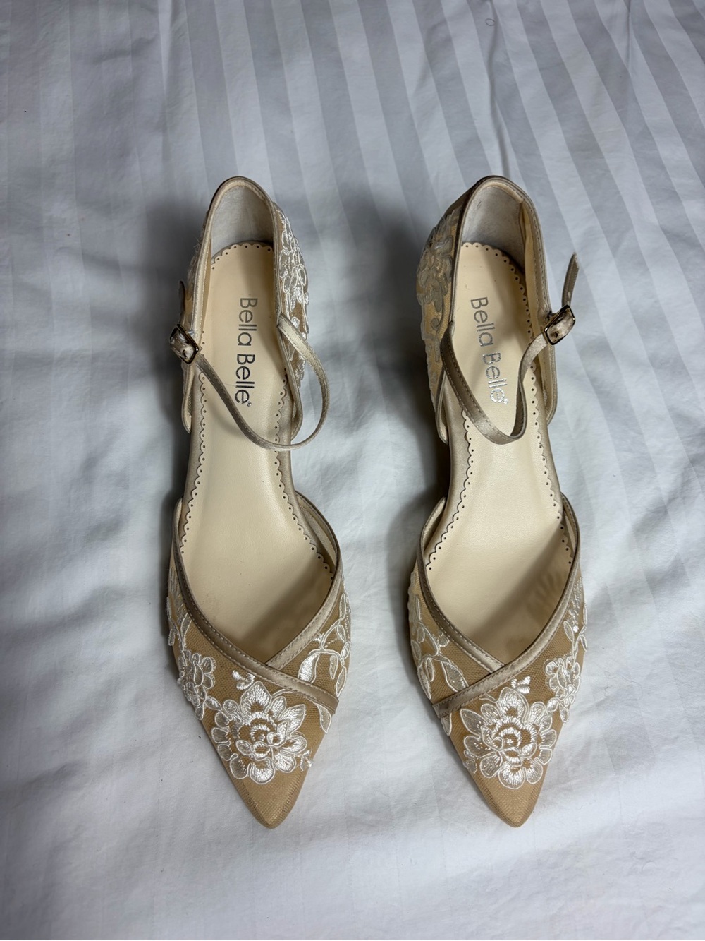Bella Belle cream mesh embroidered floral leather kitten heel pumps size 8.5/ 39 - Picture 5 of 15
